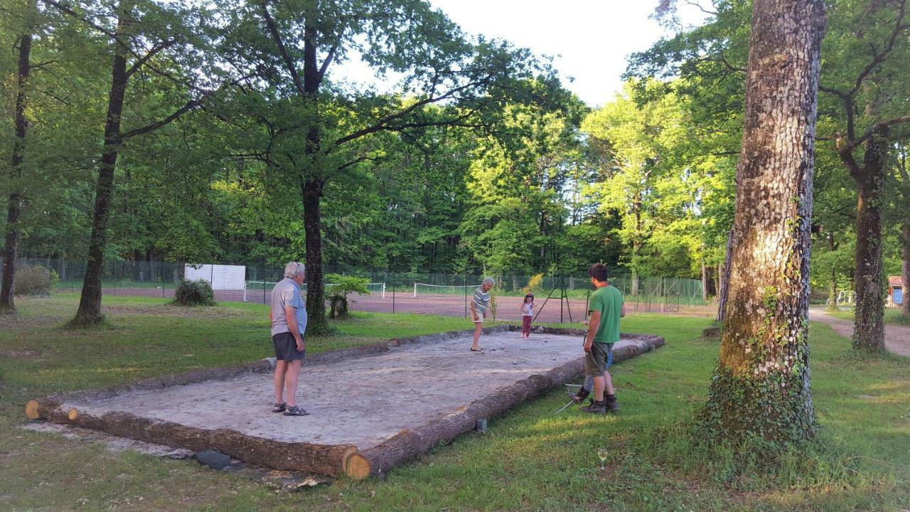 Camping Bois De St Hilaire Chalandray Exterior photo